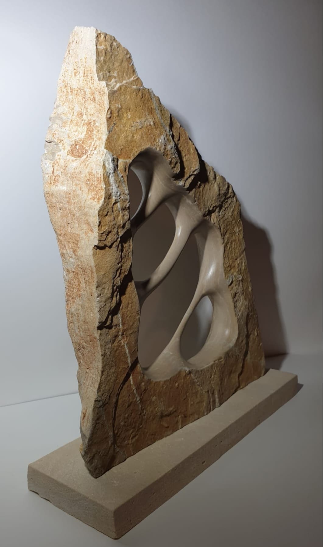 Side view where you can appreciate the thickness and texture of virgin rock.