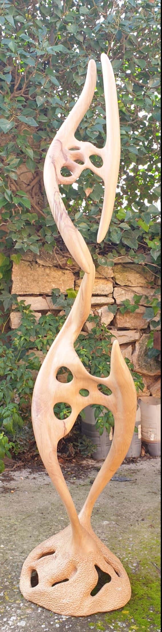 Front view of the sculpture "Helix"