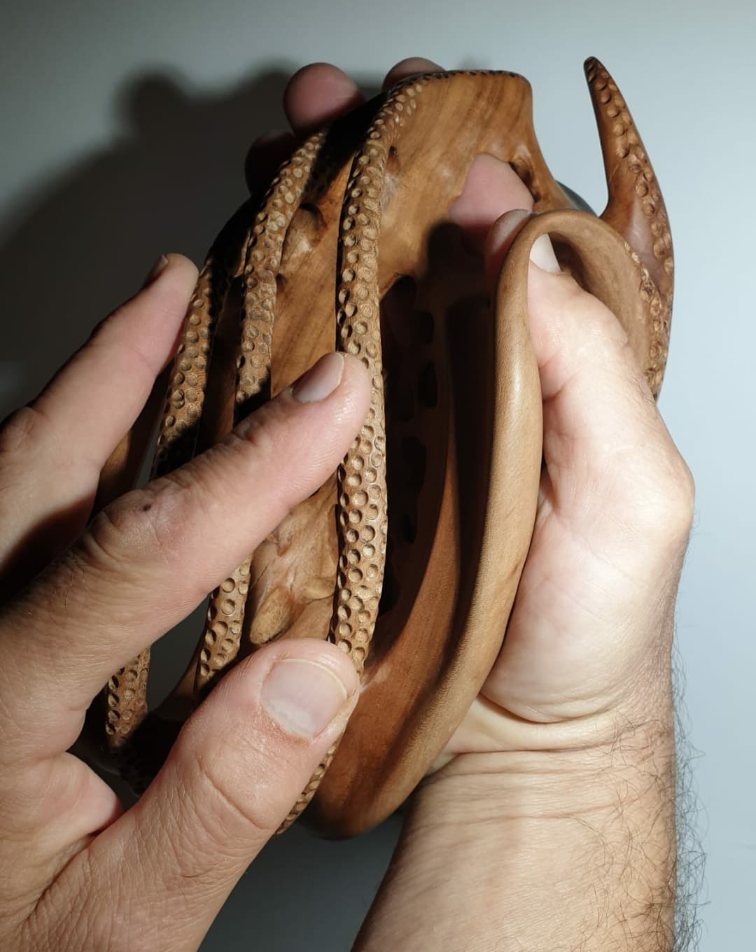 Detail of the placement of the right hand while feeling the sculpture with the left hand.
