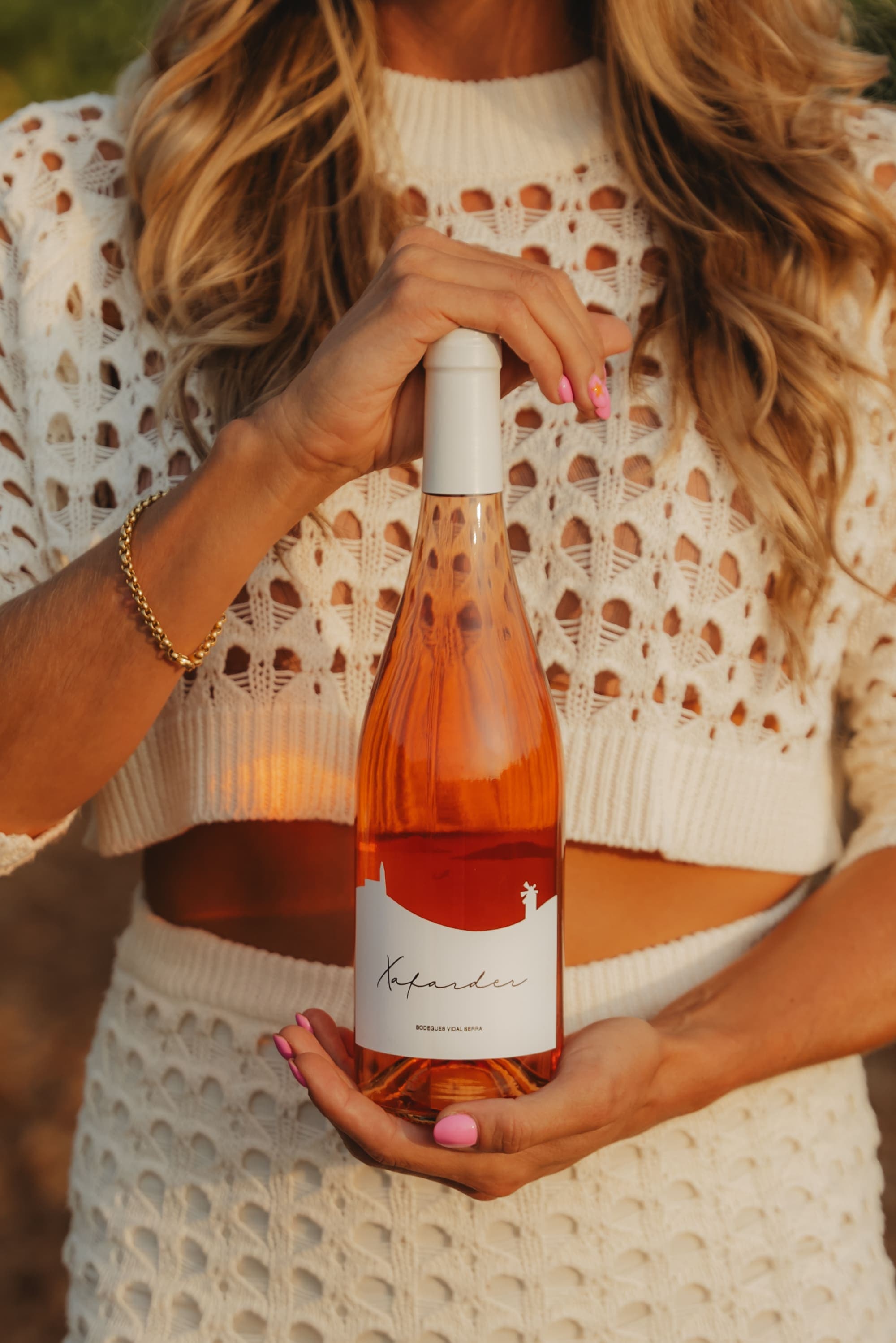 Rosé wine in your hands