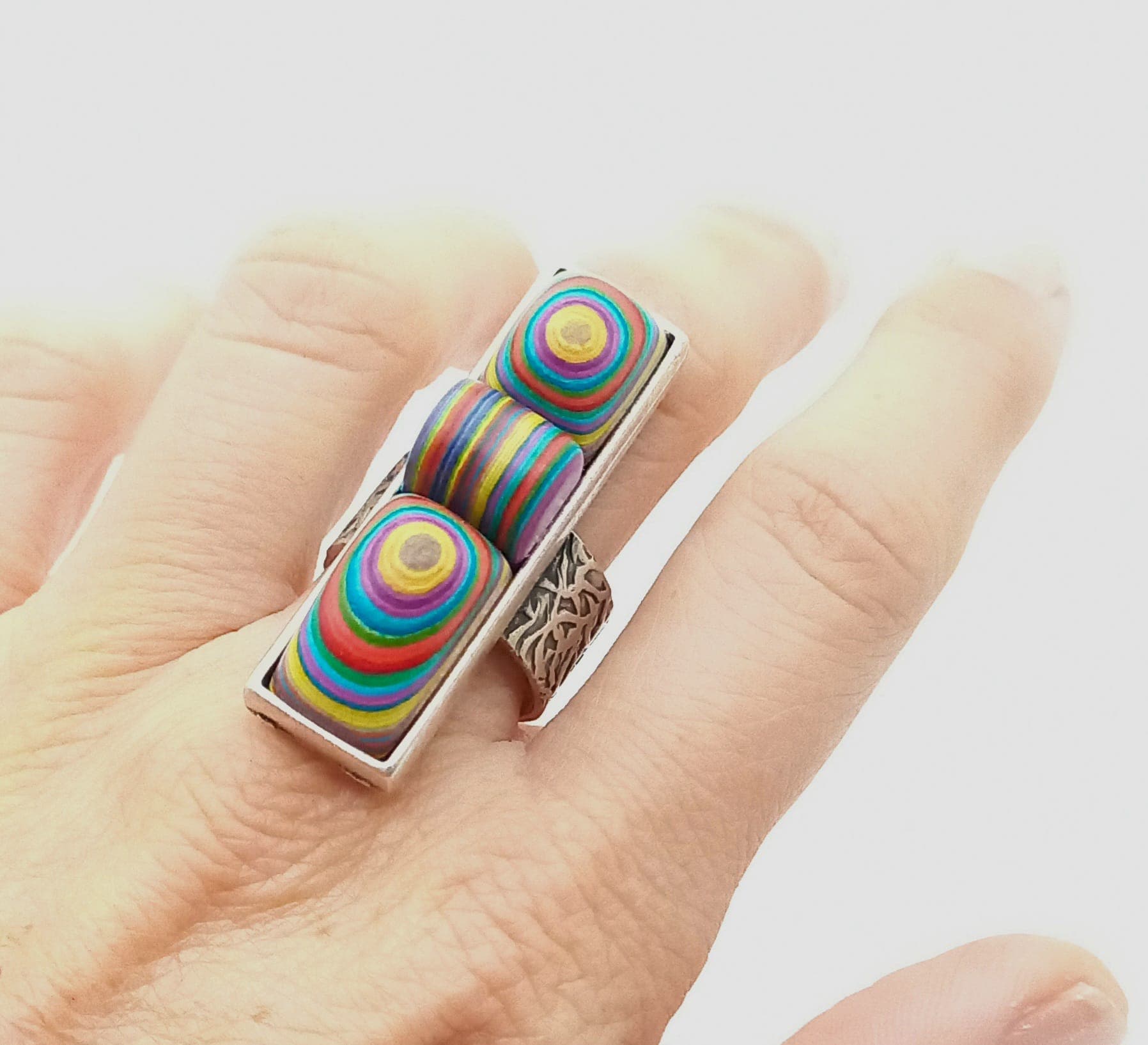 Handbild mit Ring Circus Triple Ring von Cartonpia