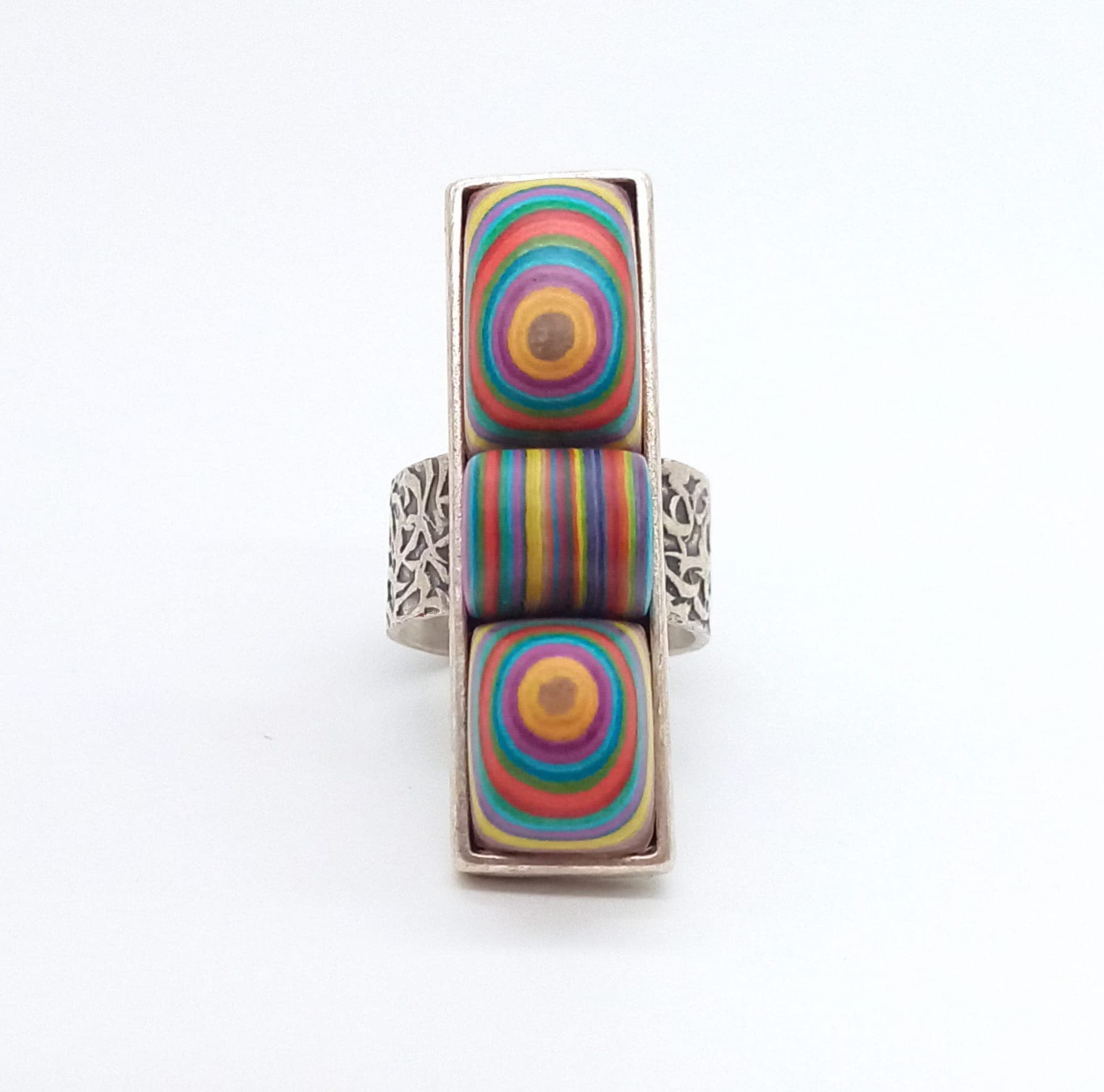 Bild von Circus Dreifach verstellbarer Ring mit versilbertem Sockel.