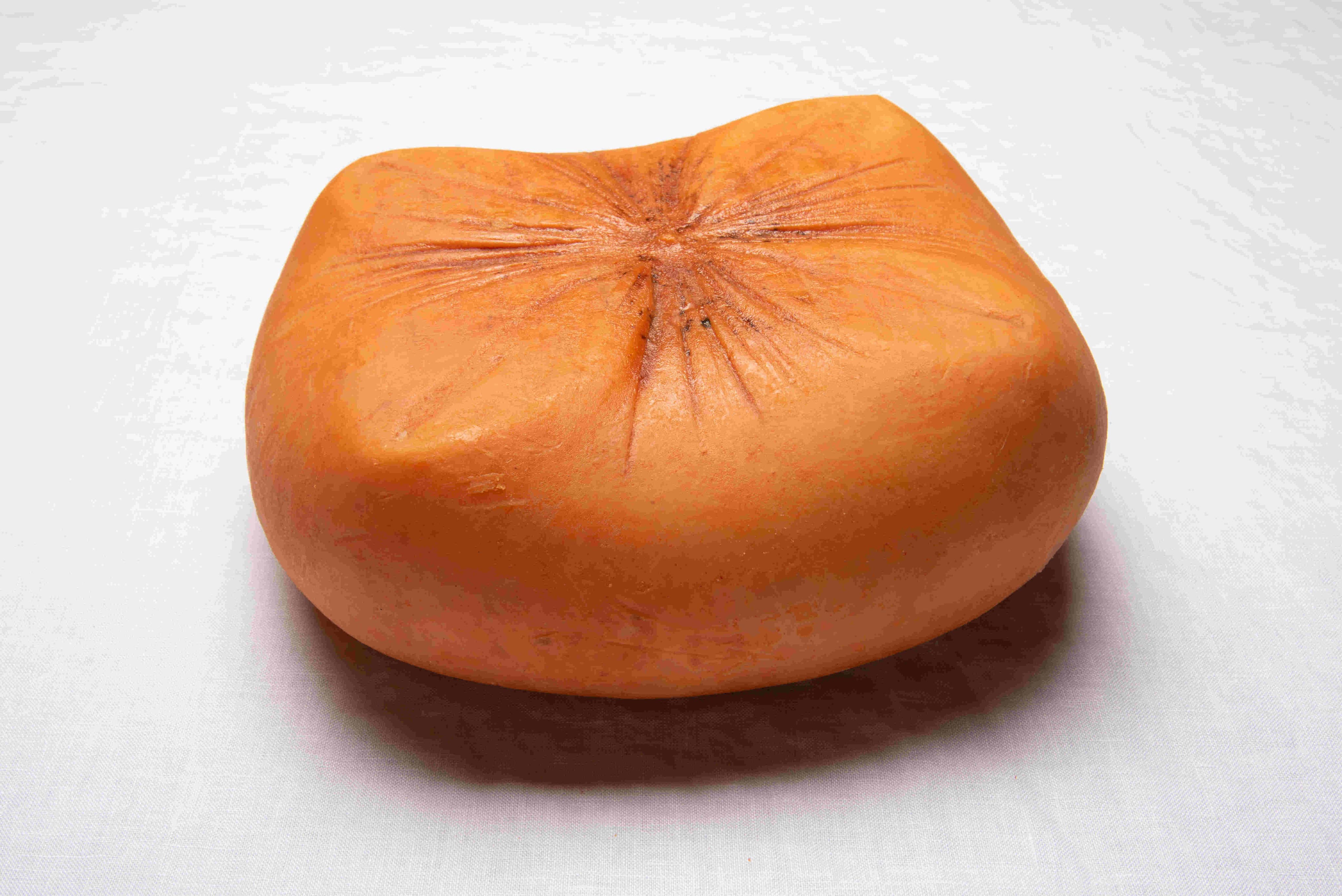 Imagen de un queso curado artesano entero