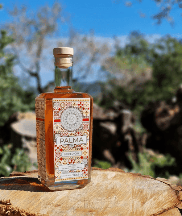 Gin Palma Spiced Gin on trunk with natural background