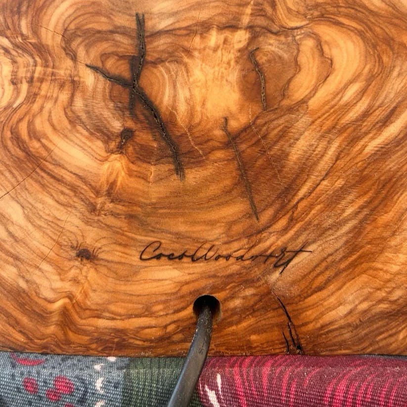 Detall de Presa de llum de Làmpada de taula Cuore Olivera de Cocó Wood Art