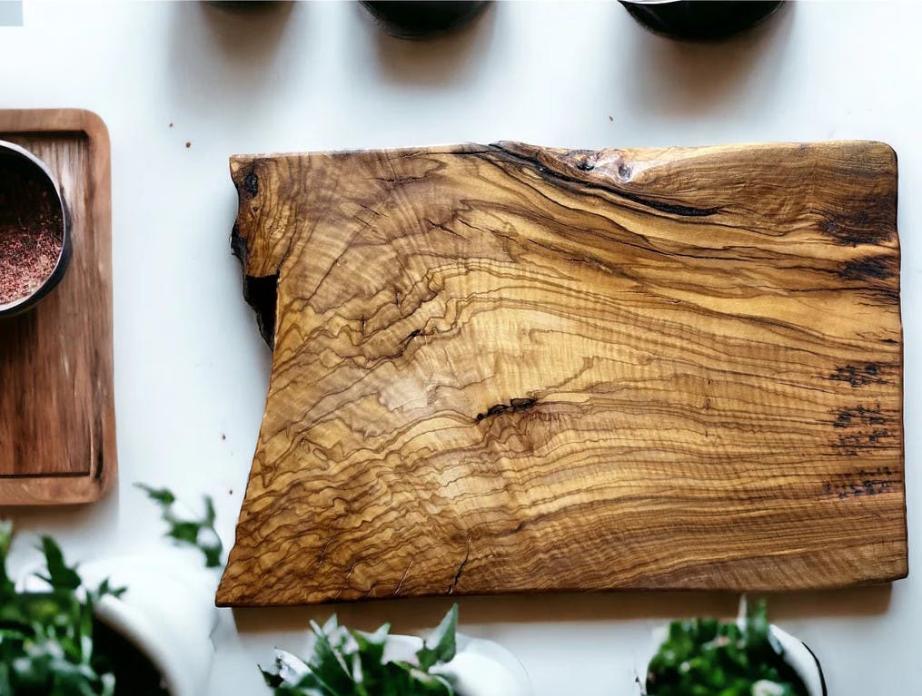 Image of Medium Cutting Board Cocó Wood Art