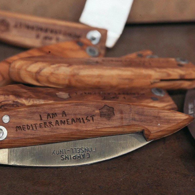 Ganivet de Pastor, 7cm blade.  Handmade in olive wood and steel. It was used to hunt and gut animals. We use it to peel oranges and lemons, because it is very practical. It is a tribute to the artisan tradition of the island, its shepherds and hunters. It's a piece of history in your hands. This is a limited edition that belongs to our Mediterraneanist series for Casa Eva.