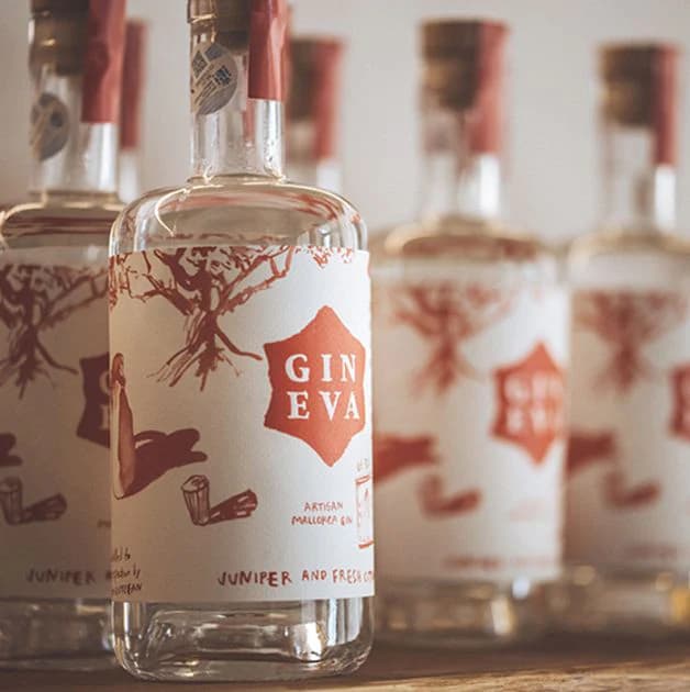 Set Bild von Gin Eva "La Vermella" Mallorca Dry Gin 0,7 L