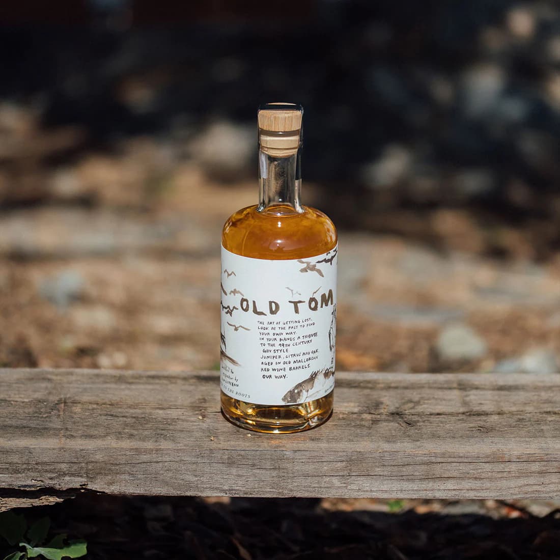 Imatge de Gin Eva "Old Tom" Mallorca Gin 0,7 L sobre fusta