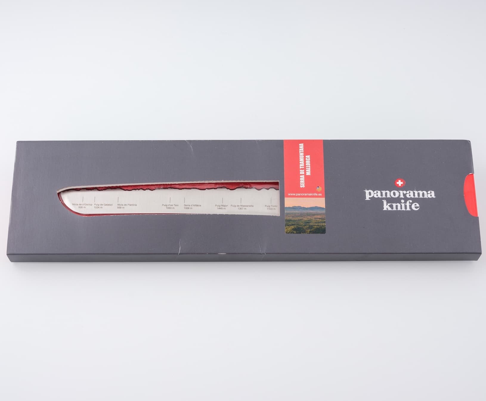 Bread knife in its box